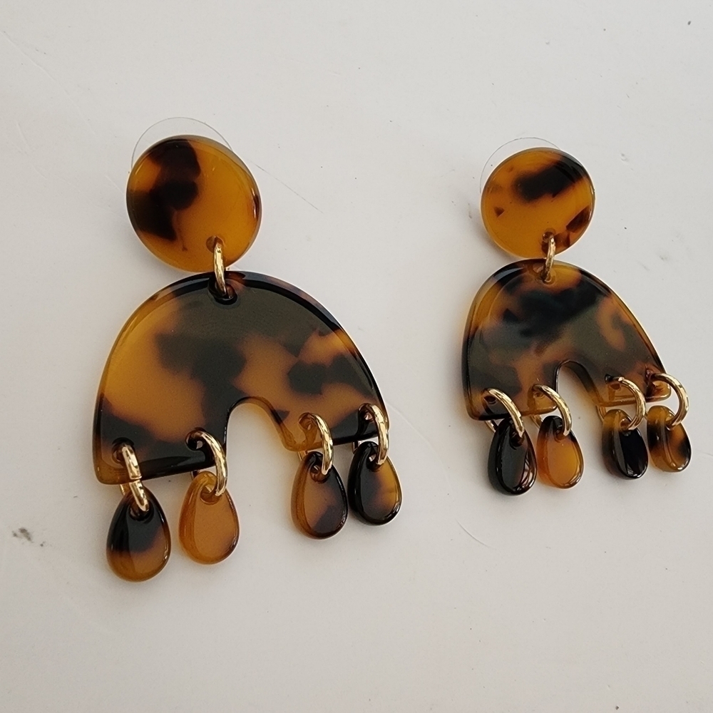 NEW Small Tortoise Boho Brown Arch Abstract Resin Earrings - Picture 5 of 7